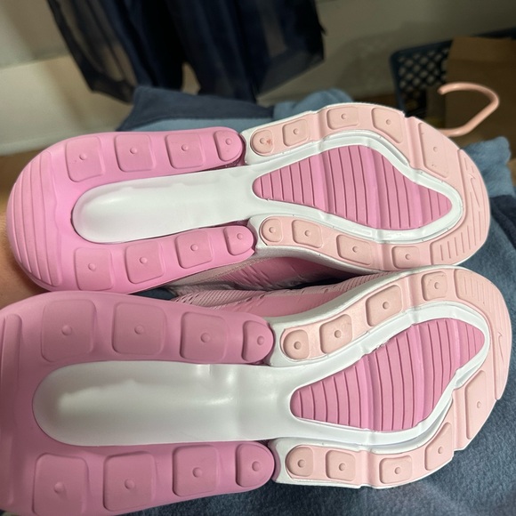 Nike AirMax 270 Big Kids Size 7 fits Women’s Size 8 - Picture 4 of 5